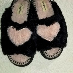 Dearfoams black with pink heart open toe warm slippers